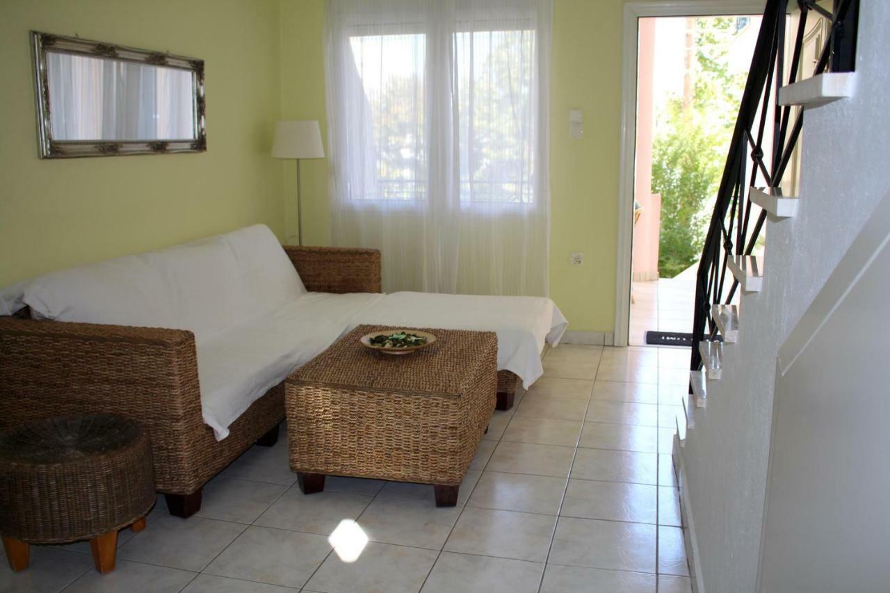 Villa Litsa à Nea Iraklitsa Extérieur photo