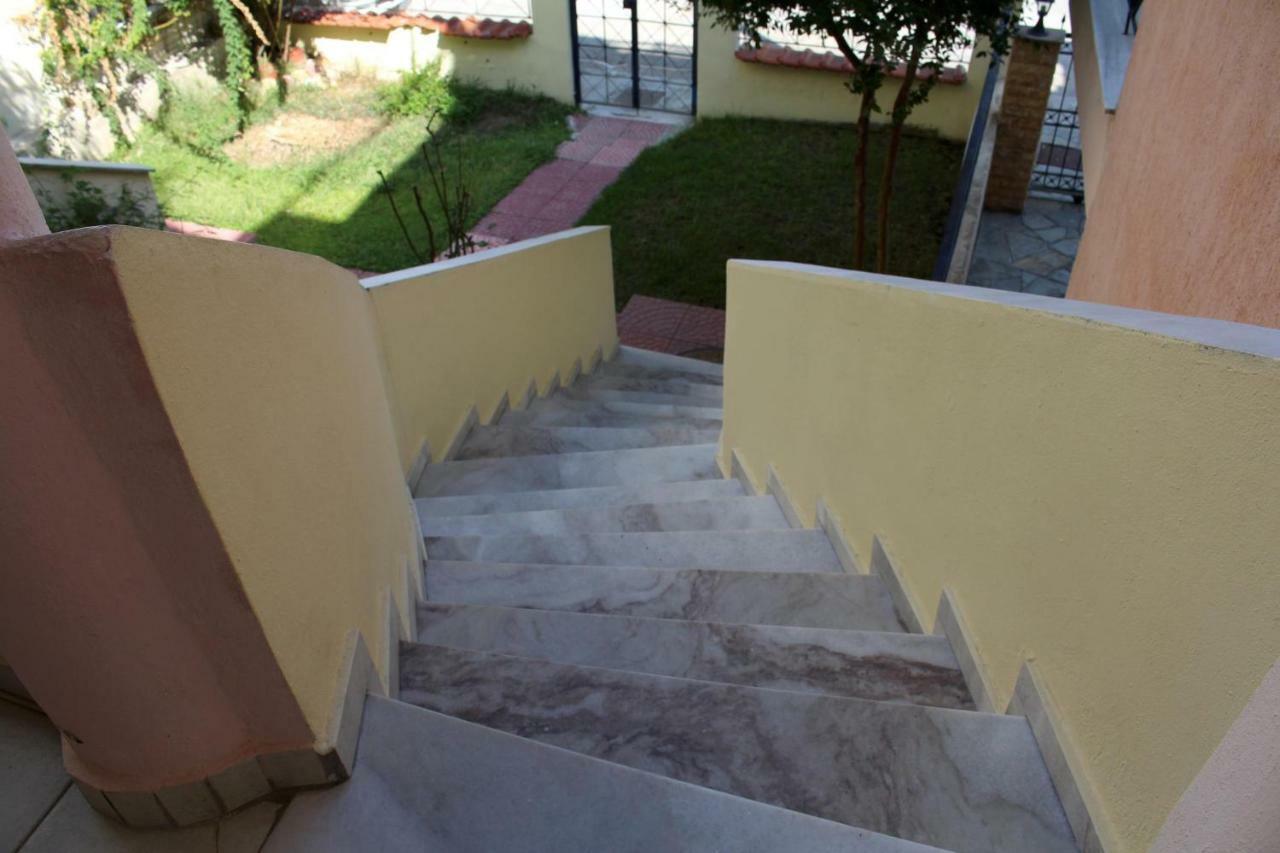 Villa Litsa à Nea Iraklitsa Extérieur photo